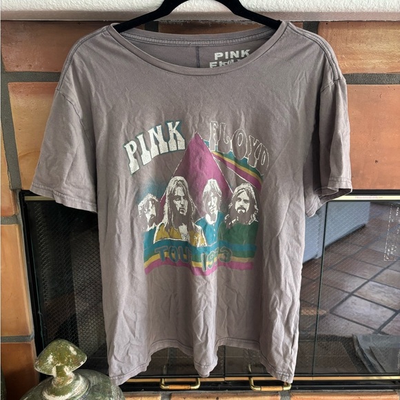 Lucky Brand Tops - Pink Floyd vintage Lucky Brand Graphic Band Tee 100% cotton size large
